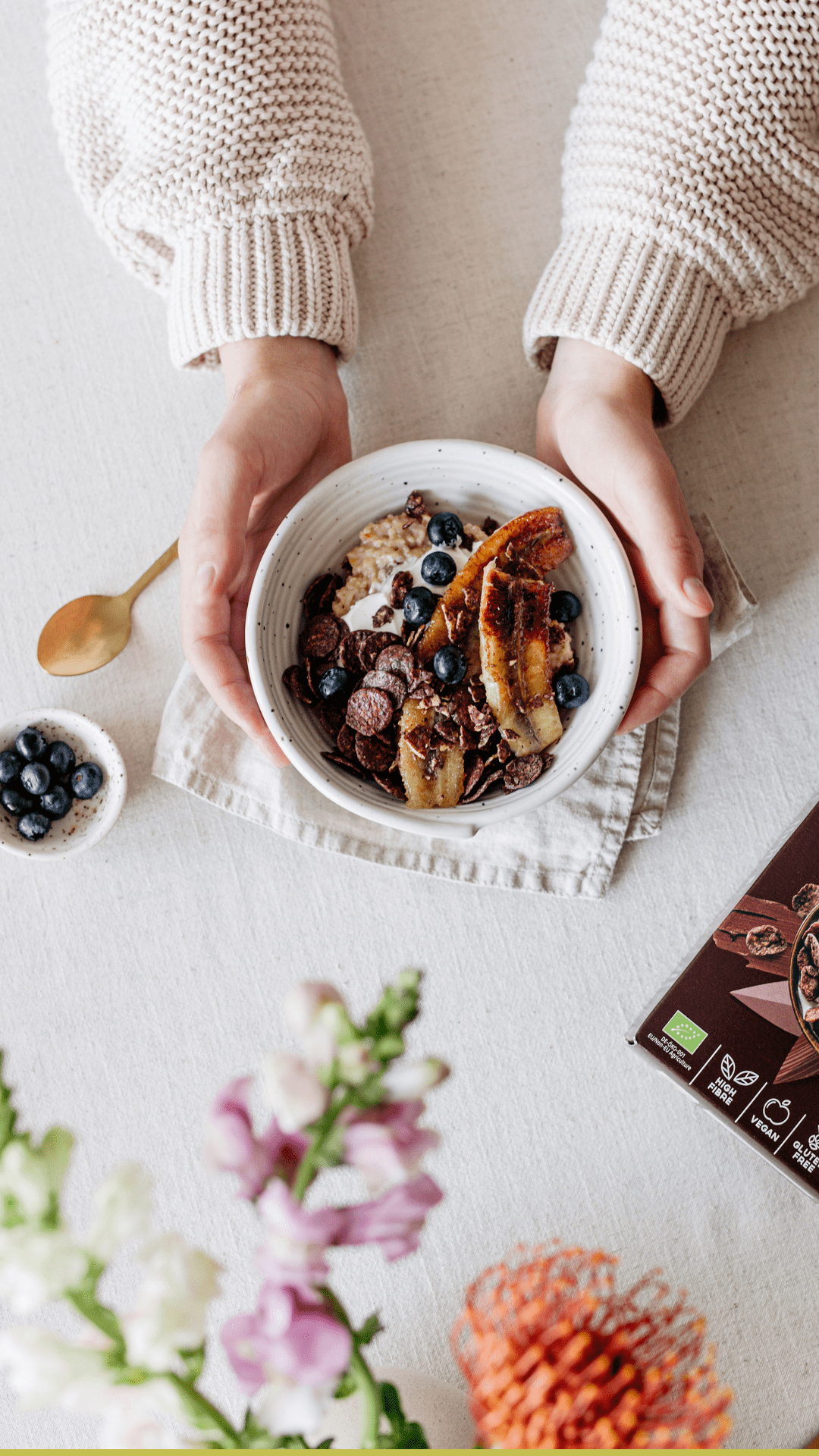 Porridge with Caramelized Banana and Dark Chocolate Cornflakes – Turtle - Better Breakfast!