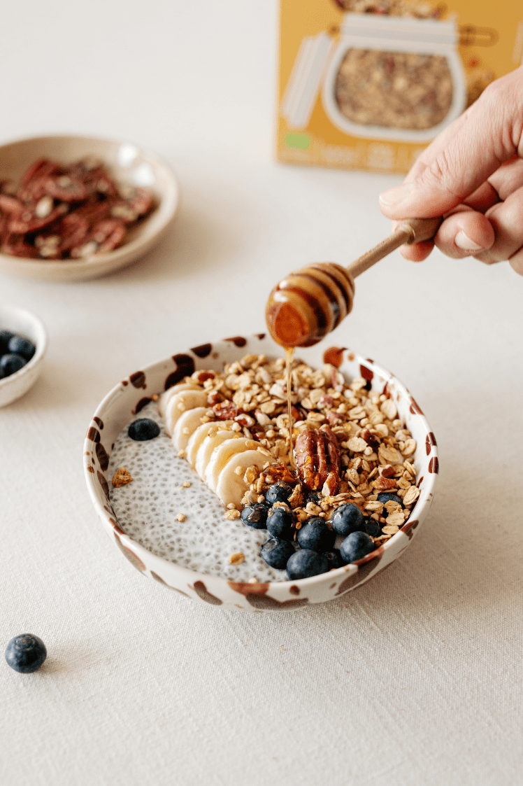 Bol de granola au pudding crémeux au chia - Turtle - Better Breakfast!