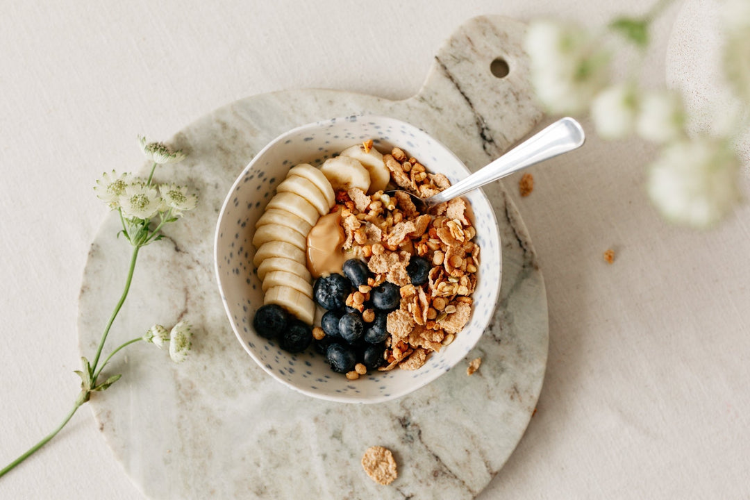 Bol de yogourt faible en sucre et riche en protéines (prêt en 5 minutes) - Turtle  Better Breakfast!