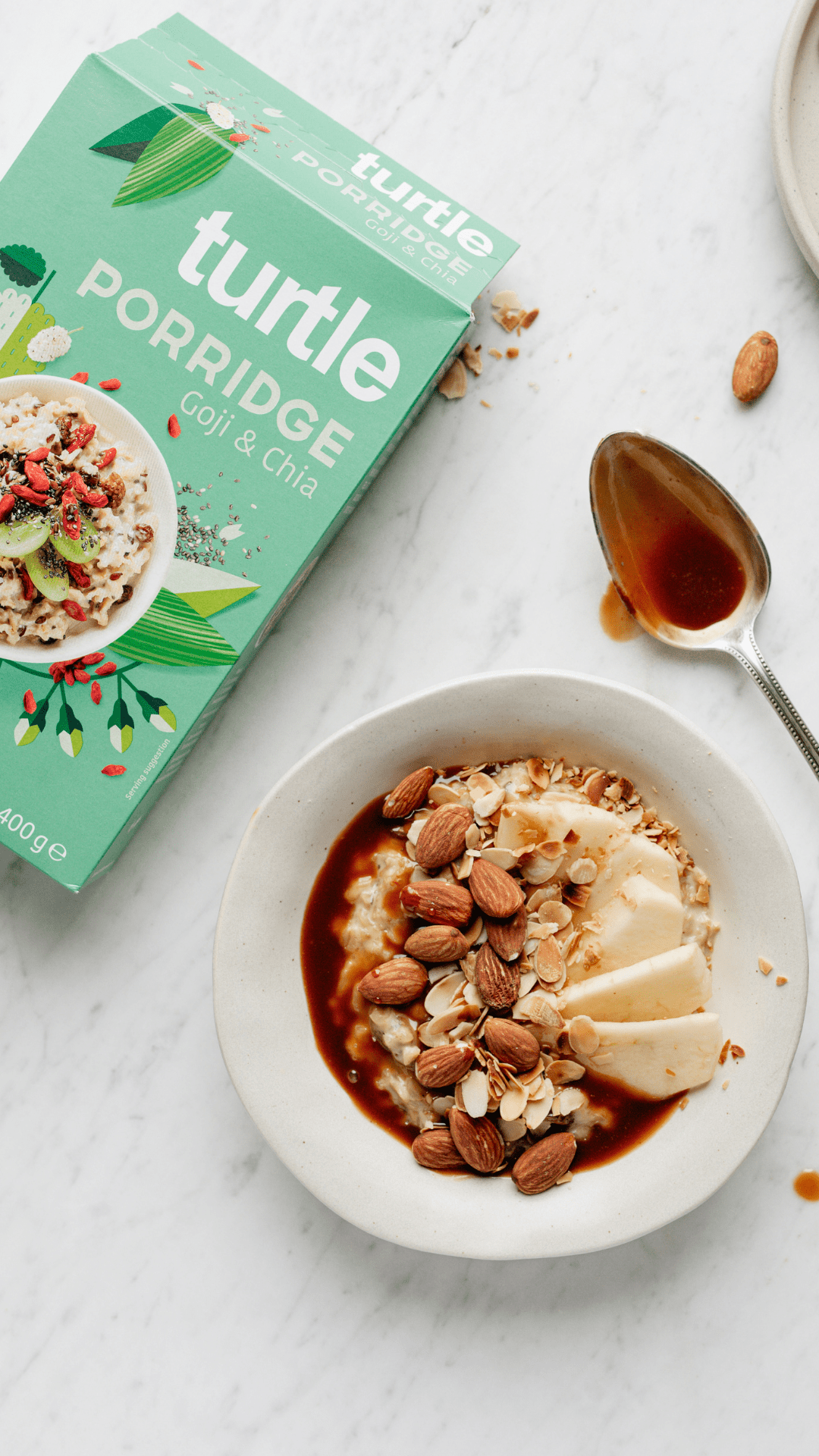 Goji- en Porridge met verse appel, geroosterde amandel en gezouten karamel - Turtle - Better Breakfast!